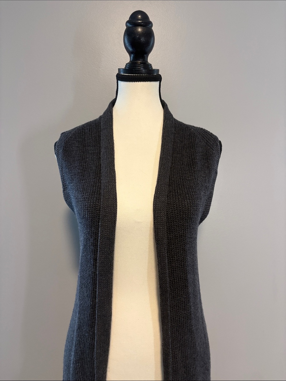Wilfred Aritzia Sleeveless Open-Front Long Knit Vest - Charcoal size small